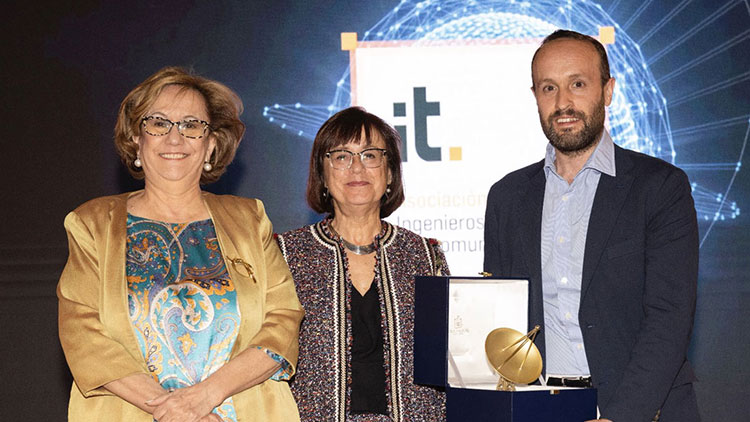Natalia Rodríguez, fundadora y CEO de Saturno Labs, recibe el Premio de Inteligencia Artificial y Big Data de AEIT-Madrid