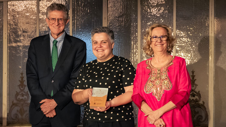 El Ayuntamiento de Las Rozas y Ana Herrera, directora de Desarrollo Empresarial y Emprendimiento en Las Rozas Innova, premiados en la categoría Compromiso Social de la X Noche de las Telecomunicaciones de Madrid