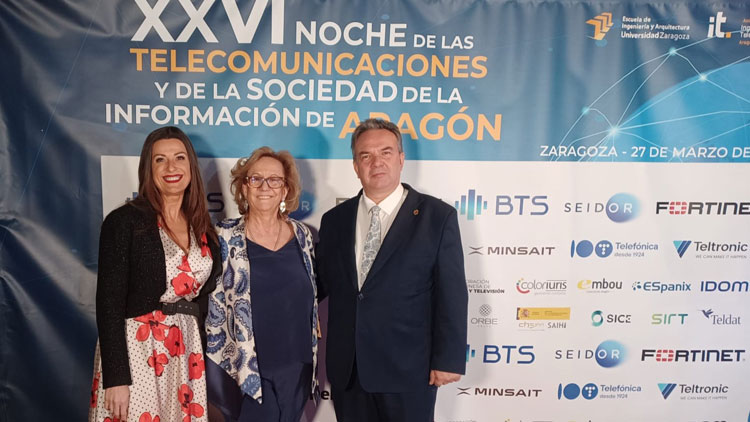 Nuestra presidenta, Inmaculada Sánchez Ramos, representa a la Asociación Española de Ingenieros de Telecomunicación de Madrid en la Noche de las Telecomunicaciones de Aragón