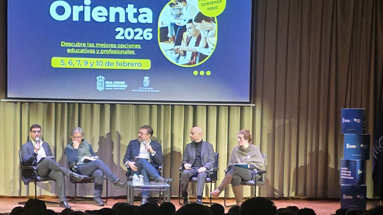 José Andrés Berzal, vocal de la Asociación Española de Ingenieros de Telecomunicación de Madrid, participa en la mesa redonda “Riesgos, oportunidades y efectos de la inteligencia artificial en el desarrollo profesional”, organizada por UICM