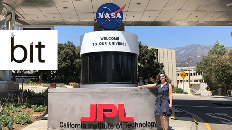 Michela Muñoz Fernández, galardonada en la IX Noche de las Telecomunicaciones de Madrid, publica un artículo en la Revista BIT sobre su trayectoria profesional y su experiencia en misiones espaciales en la NASA, inspirando a futuros ingenieros y científic